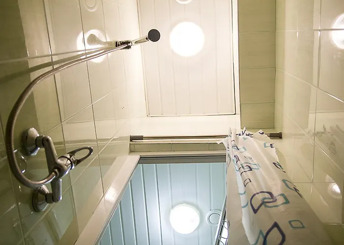 Auberge de jeunesse N1 *