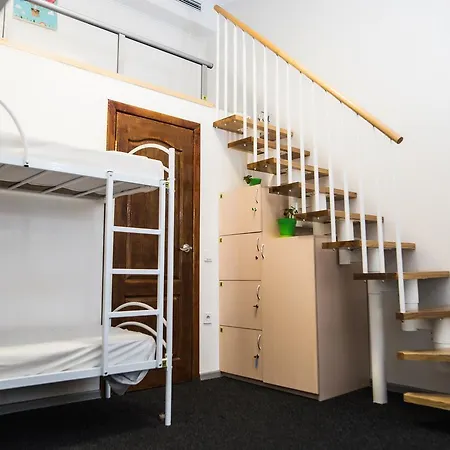 N1 Hostel *
